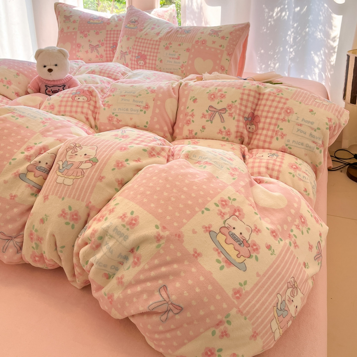 91家纺网 家纺一手货源 找家纺 慕澄家纺 2025新款小清新牛奶绒印花四件套 格子小猫