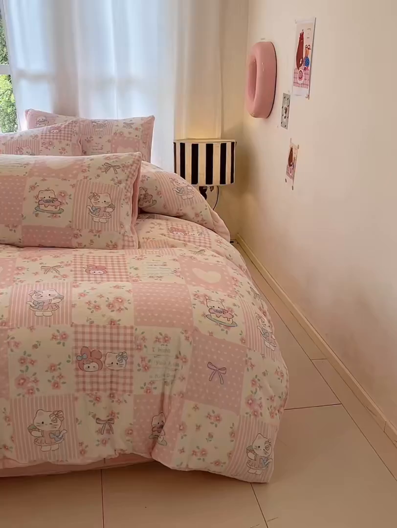 91家纺网 家纺一手货源 找家纺 慕澄家纺 2025新款小清新牛奶绒印花四件套 格子小猫