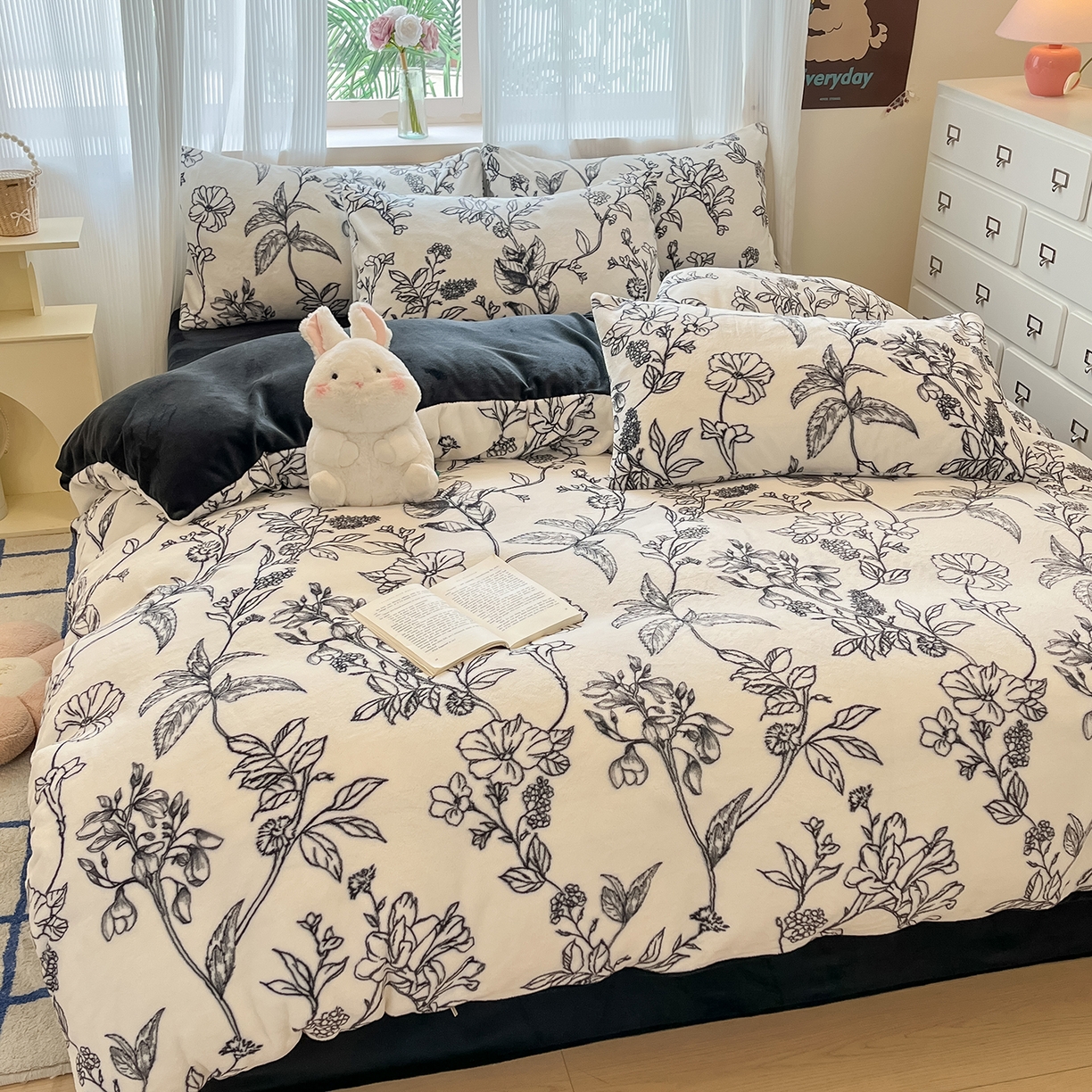 91家纺网 家纺一手货源 找家纺 慕澄家纺 2025新款小清新牛奶绒印花四件套 黑白配