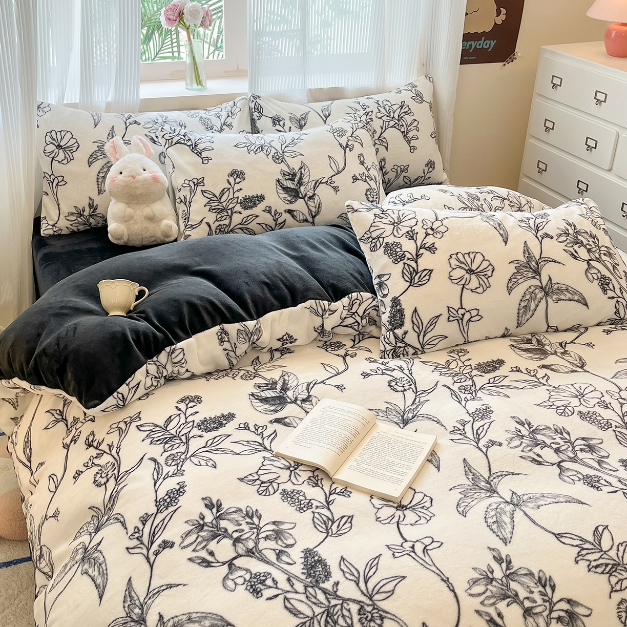 91家纺网 家纺一手货源 找家纺 慕澄家纺 2025新款小清新牛奶绒印花四件套 黑白配