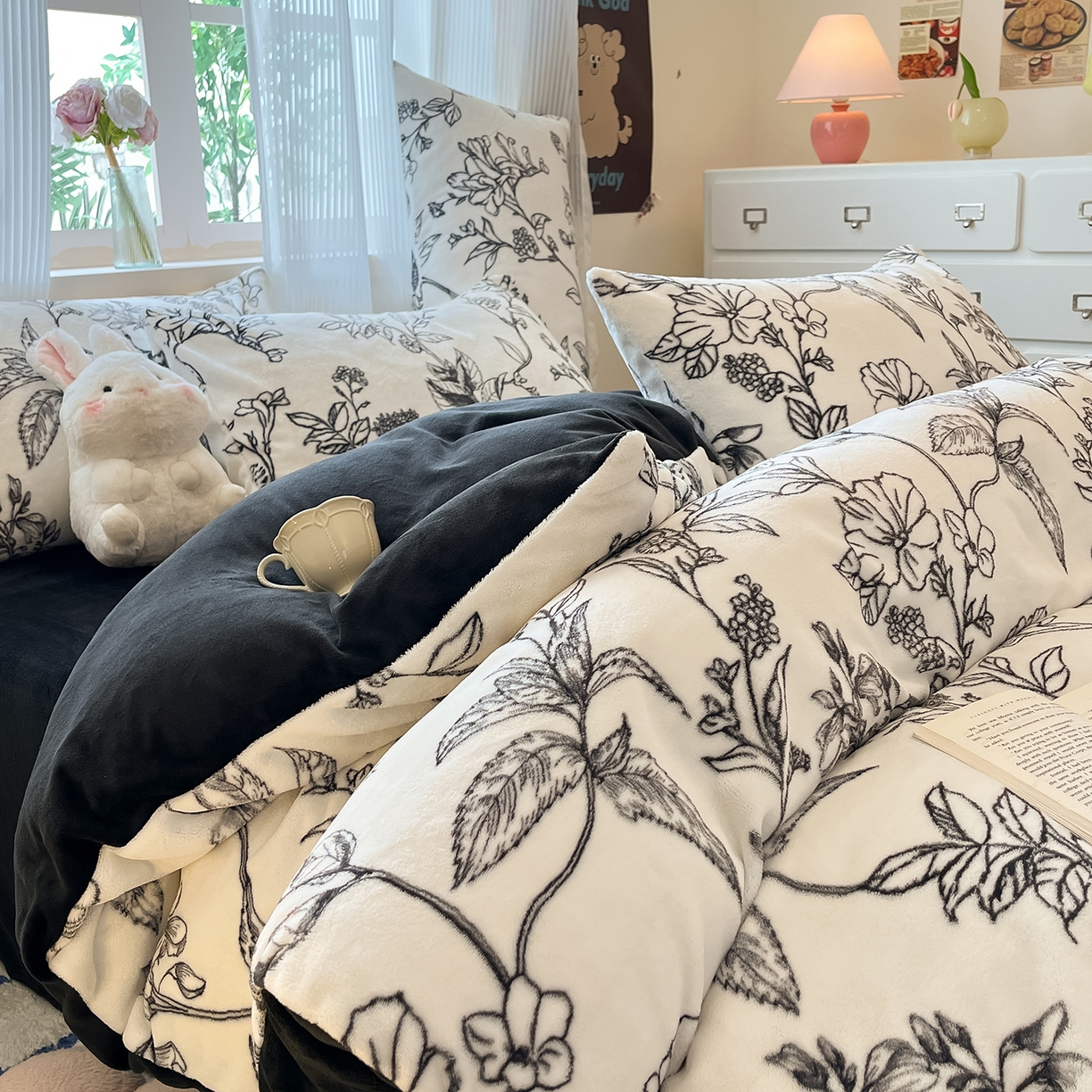 91家纺网 家纺一手货源 找家纺 慕澄家纺 2025新款小清新牛奶绒印花四件套 黑白配