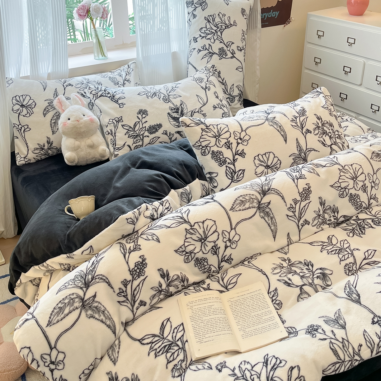 91家纺网 家纺一手货源 找家纺 慕澄家纺 2025新款小清新牛奶绒印花四件套 黑白配