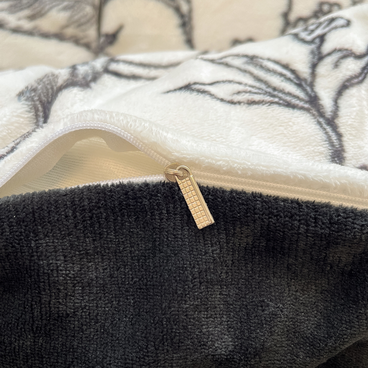 91家纺网 家纺一手货源 找家纺 慕澄家纺 2025新款小清新牛奶绒印花四件套 黑白配