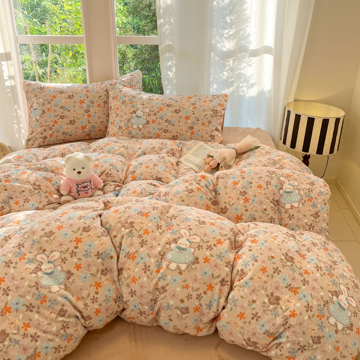 91家纺网 家纺一手货源 找家纺 慕澄家纺 2025新款小清新牛奶绒印花四件套 咖系小女孩