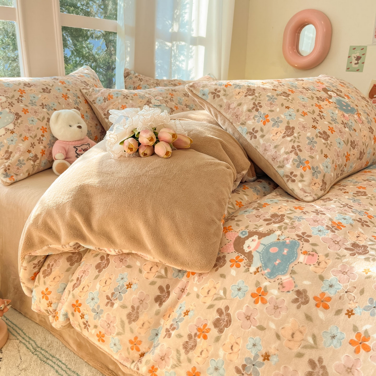 91家纺网 家纺一手货源 找家纺 慕澄家纺 2025新款小清新牛奶绒印花四件套 咖系小女孩