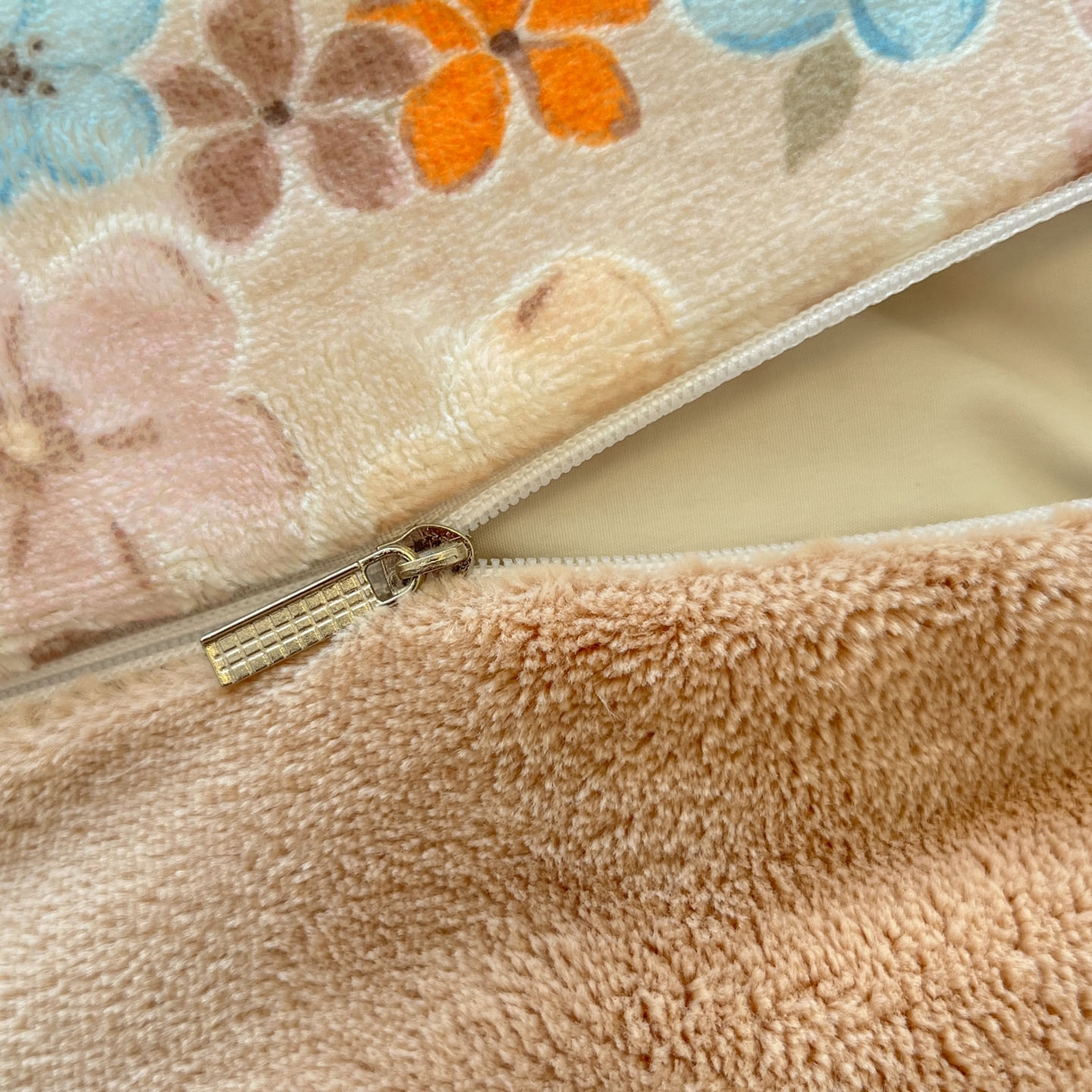 91家纺网 家纺一手货源 找家纺 慕澄家纺 2025新款小清新牛奶绒印花四件套 咖系小女孩