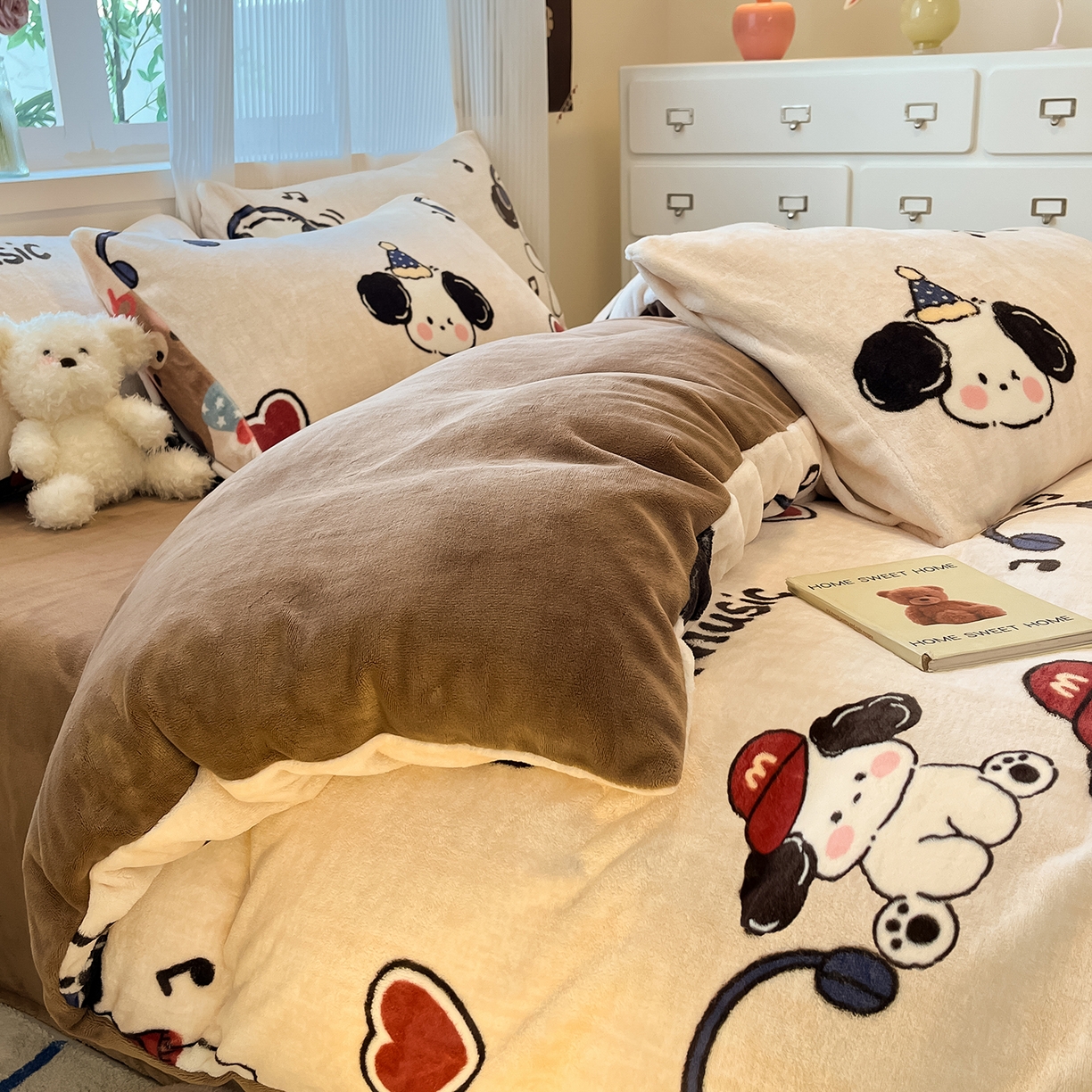 91家纺网 家纺一手货源 找家纺 慕澄家纺 2025新款小清新牛奶绒印花四件套 酷酷狗