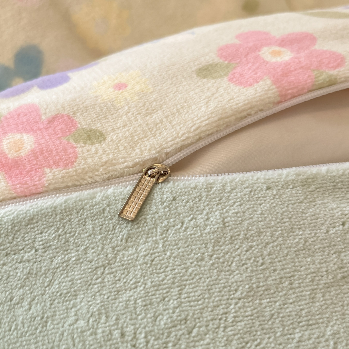 91家纺网 家纺一手货源 找家纺 慕澄家纺 2025新款小清新牛奶绒印花四件套 快乐卡皮