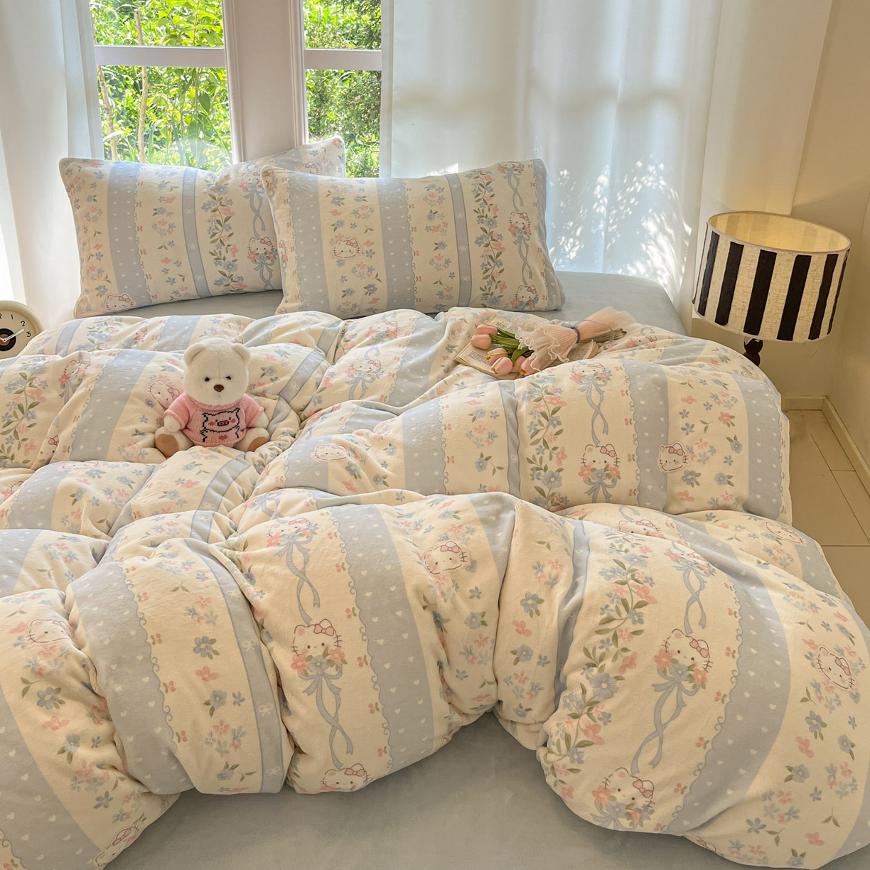 91家纺网 家纺一手货源 找家纺 慕澄家纺 2025新款小清新牛奶绒印花四件套 蓝条凯蒂