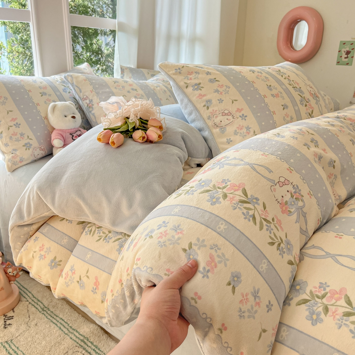 91家纺网 家纺一手货源 找家纺 慕澄家纺 2025新款小清新牛奶绒印花四件套 蓝条凯蒂