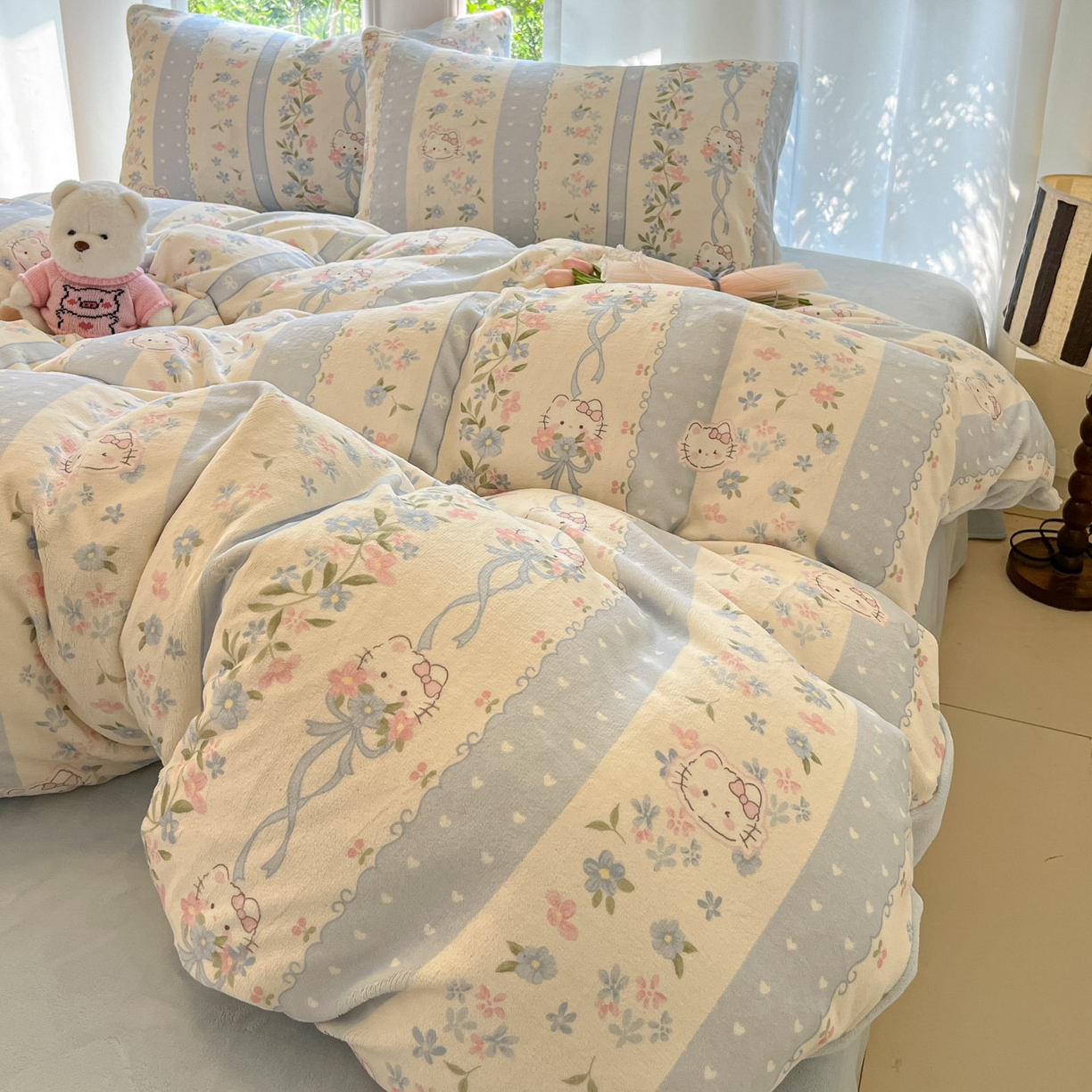 91家纺网 家纺一手货源 找家纺 慕澄家纺 2025新款小清新牛奶绒印花四件套 蓝条凯蒂