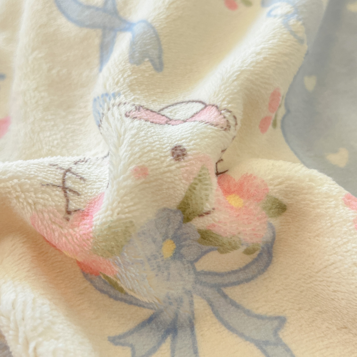 91家纺网 家纺一手货源 找家纺 慕澄家纺 2025新款小清新牛奶绒印花四件套 蓝条凯蒂