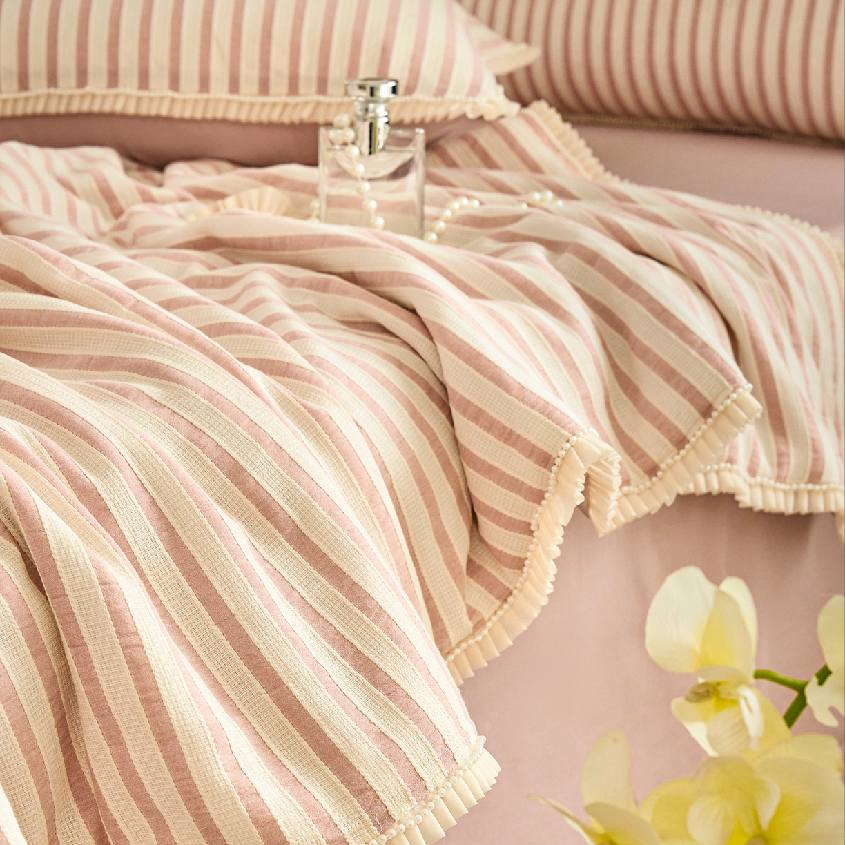 91家纺网 家纺一手货源 找家纺 优希家纺 2025新款花间语夏被四件套 粉色