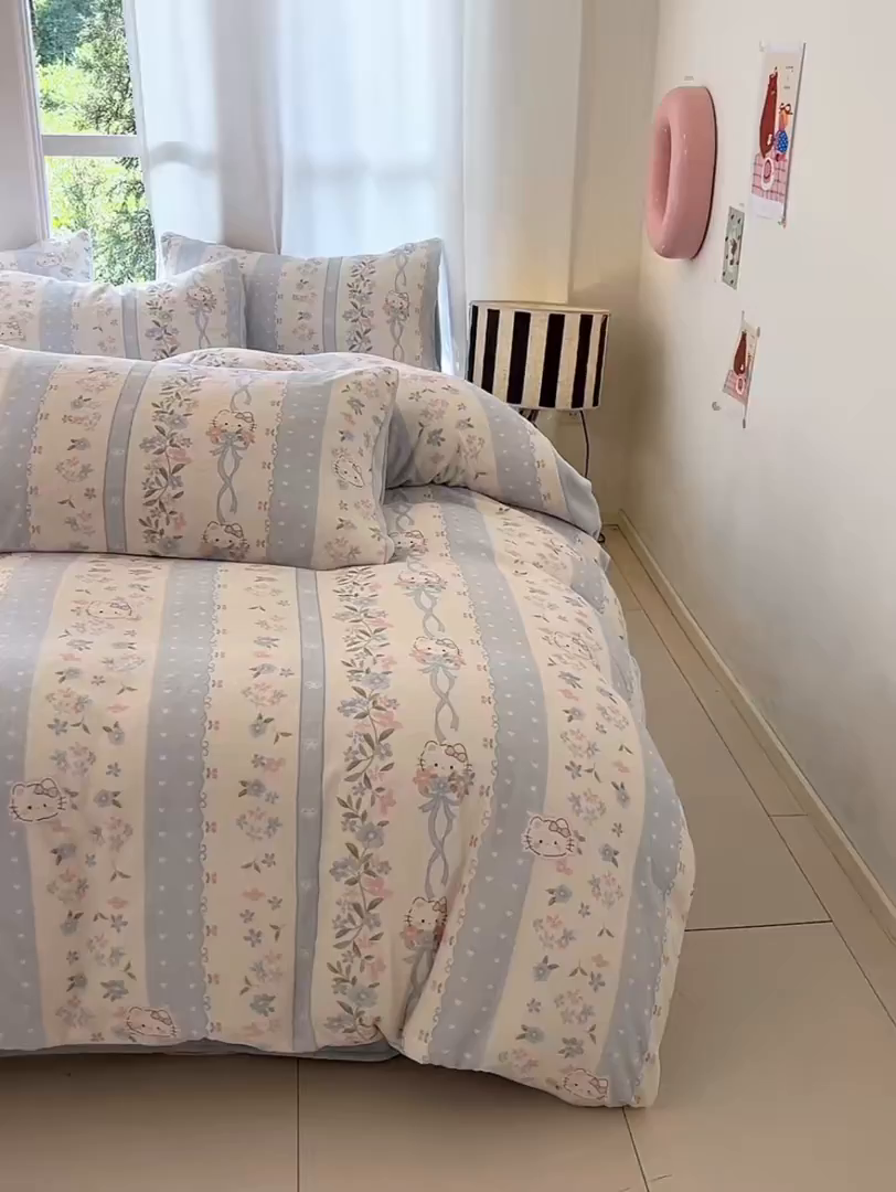 91家纺网 家纺一手货源 找家纺 慕澄家纺 2025新款小清新牛奶绒印花四件套 蓝条凯蒂