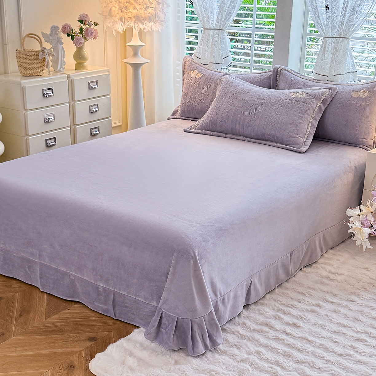 91家纺网 家纺一手货源 找家纺 艾唯希家纺 2025新款韩版雕花绒工艺四件套全消光牛奶绒-语蝶系列 南法玫瑰-紫