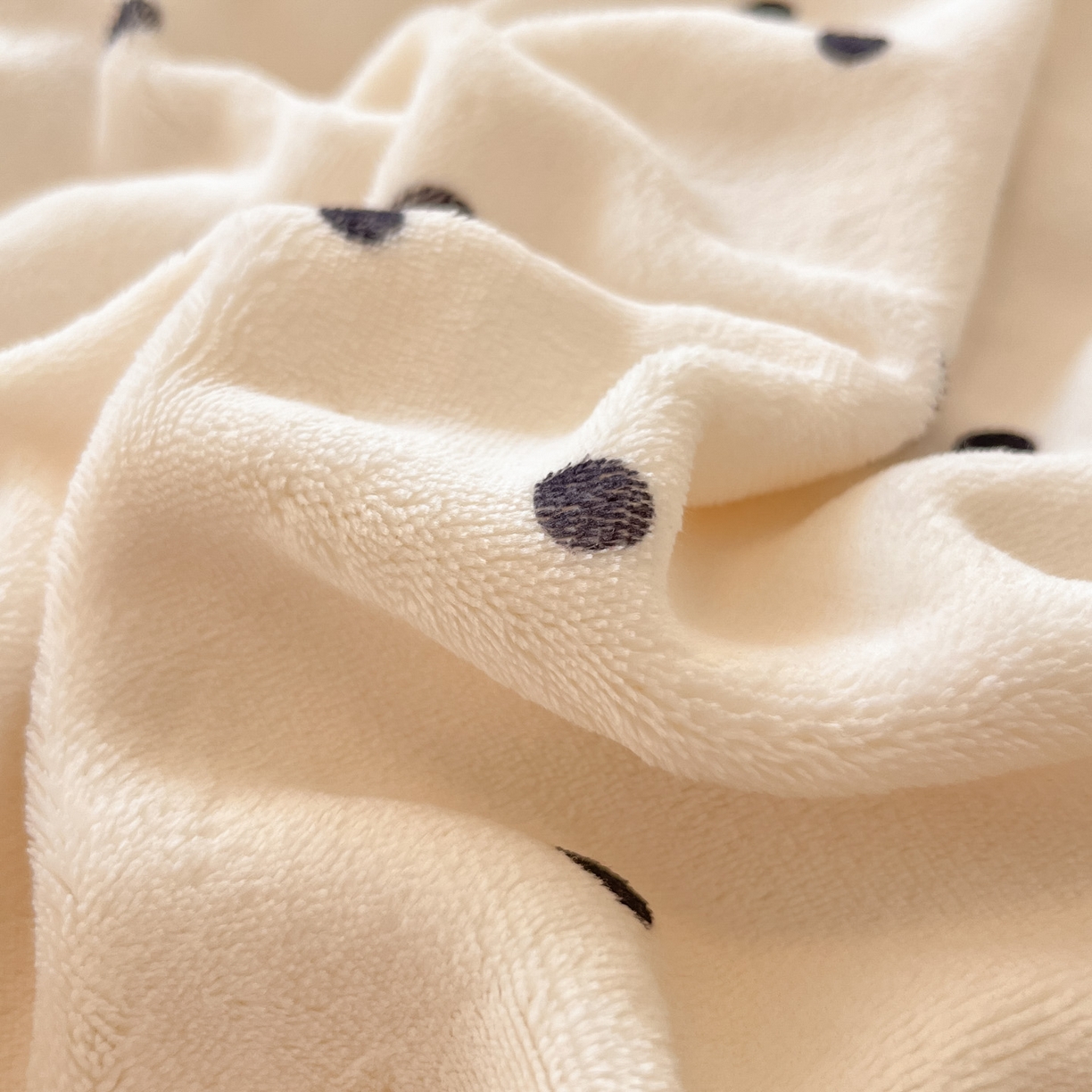 91家纺网 家纺一手货源 找家纺 慕澄家纺 2025新款小清新牛奶绒印花四件套 浪漫波点