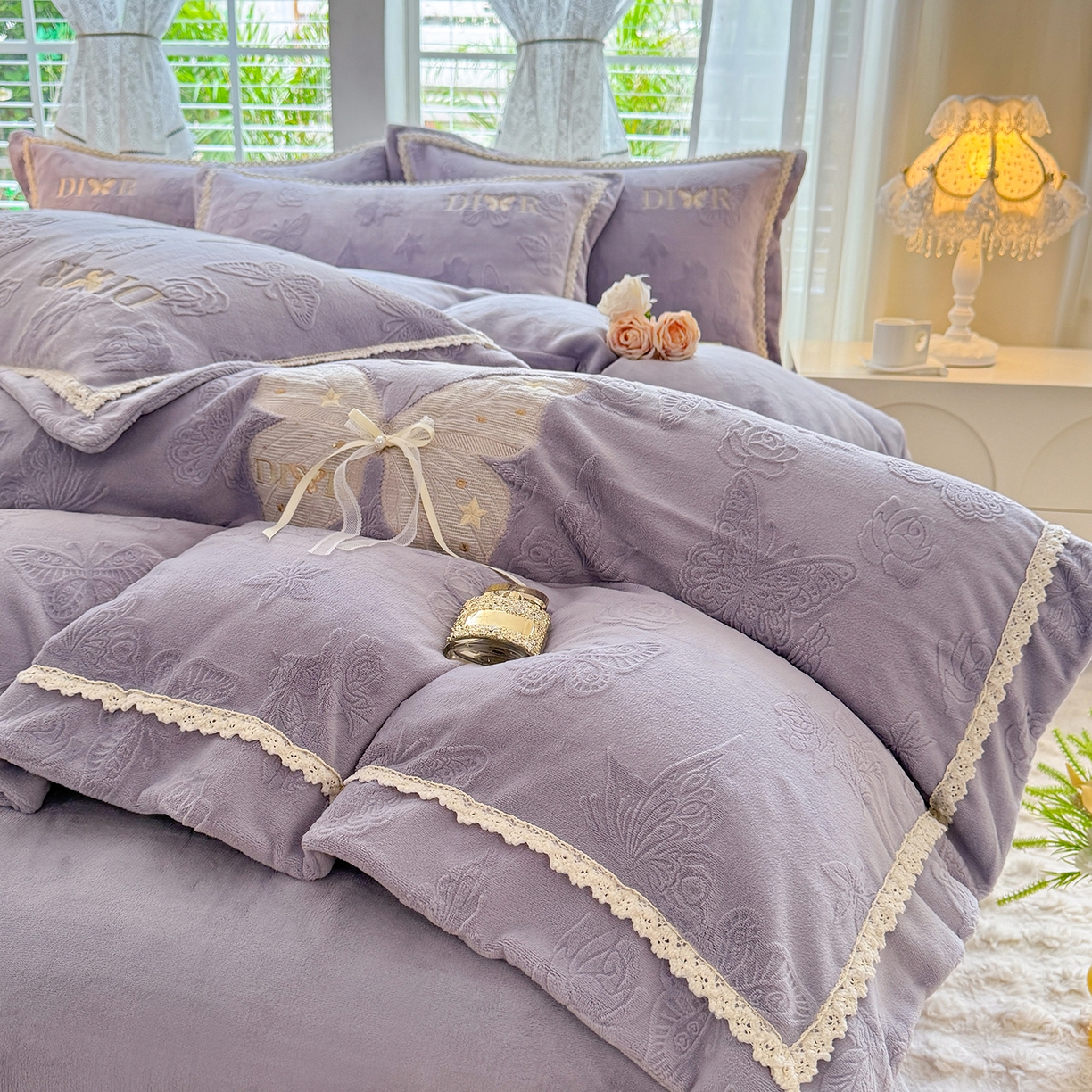 91家纺网 家纺一手货源 找家纺 艾唯希家纺 2025新款韩版雕花绒工艺四件套全消光牛奶绒-语蝶系列 语蝶-紫