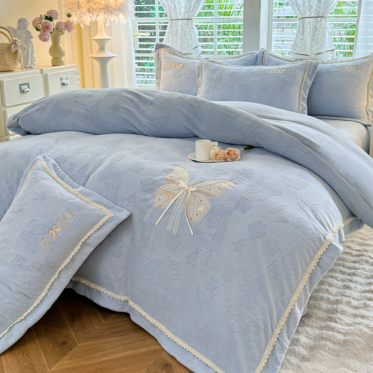 91家纺网 家纺一手货源 找家纺 艾唯希家纺 2025新款韩版雕花绒工艺四件套全消光牛奶绒-语蝶系列 语蝶-兰