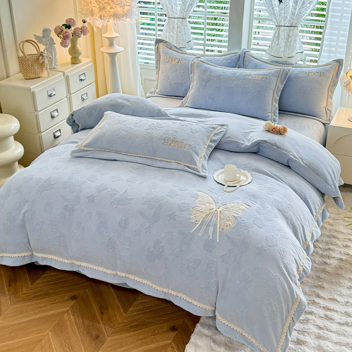 91家纺网 家纺一手货源 找家纺 艾唯希家纺 2025新款韩版雕花绒工艺四件套全消光牛奶绒-语蝶系列 语蝶-兰