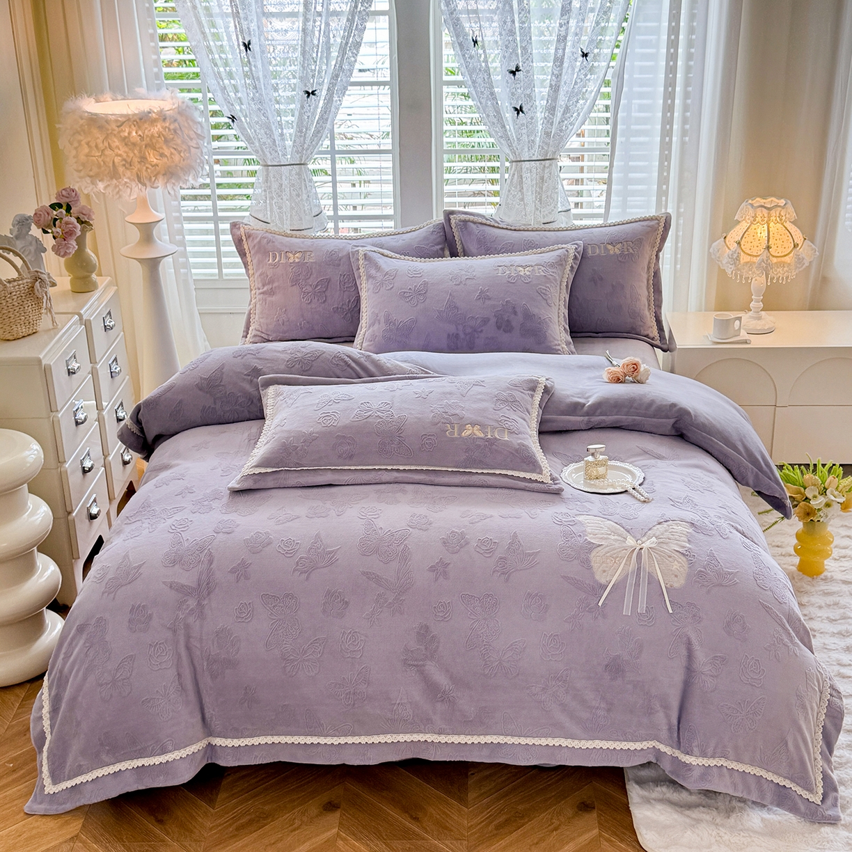 91家纺网 家纺一手货源 找家纺 艾唯希家纺 2025新款韩版雕花绒工艺四件套全消光牛奶绒-语蝶系列 语蝶-紫