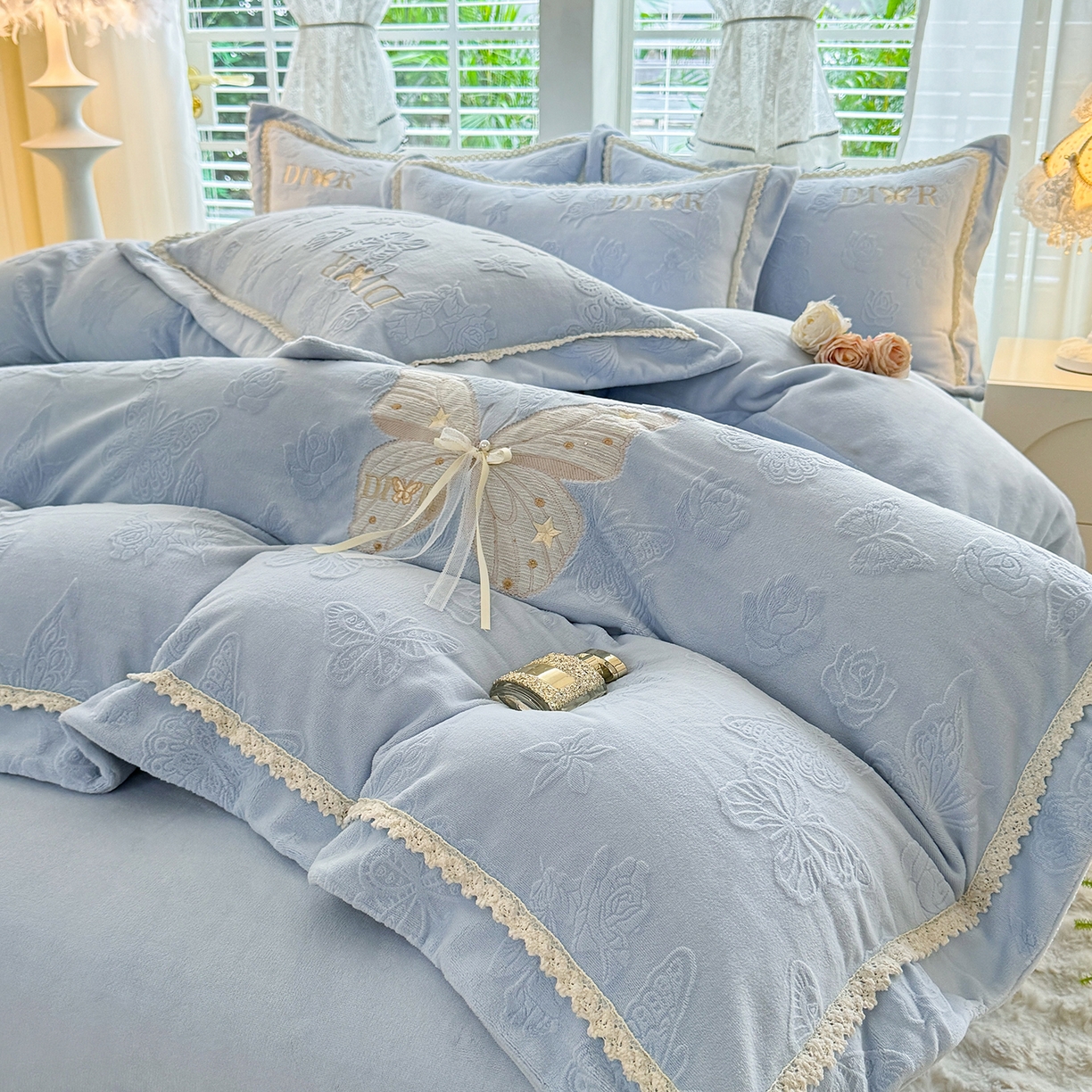 91家纺网 家纺一手货源 找家纺 艾唯希家纺 2025新款韩版雕花绒工艺四件套全消光牛奶绒-语蝶系列 语蝶-兰