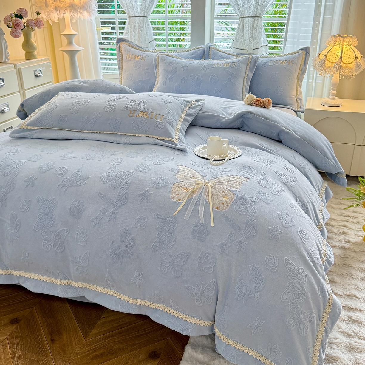 91家纺网 家纺一手货源 找家纺 艾唯希家纺 2025新款韩版雕花绒工艺四件套全消光牛奶绒-语蝶系列 语蝶-兰