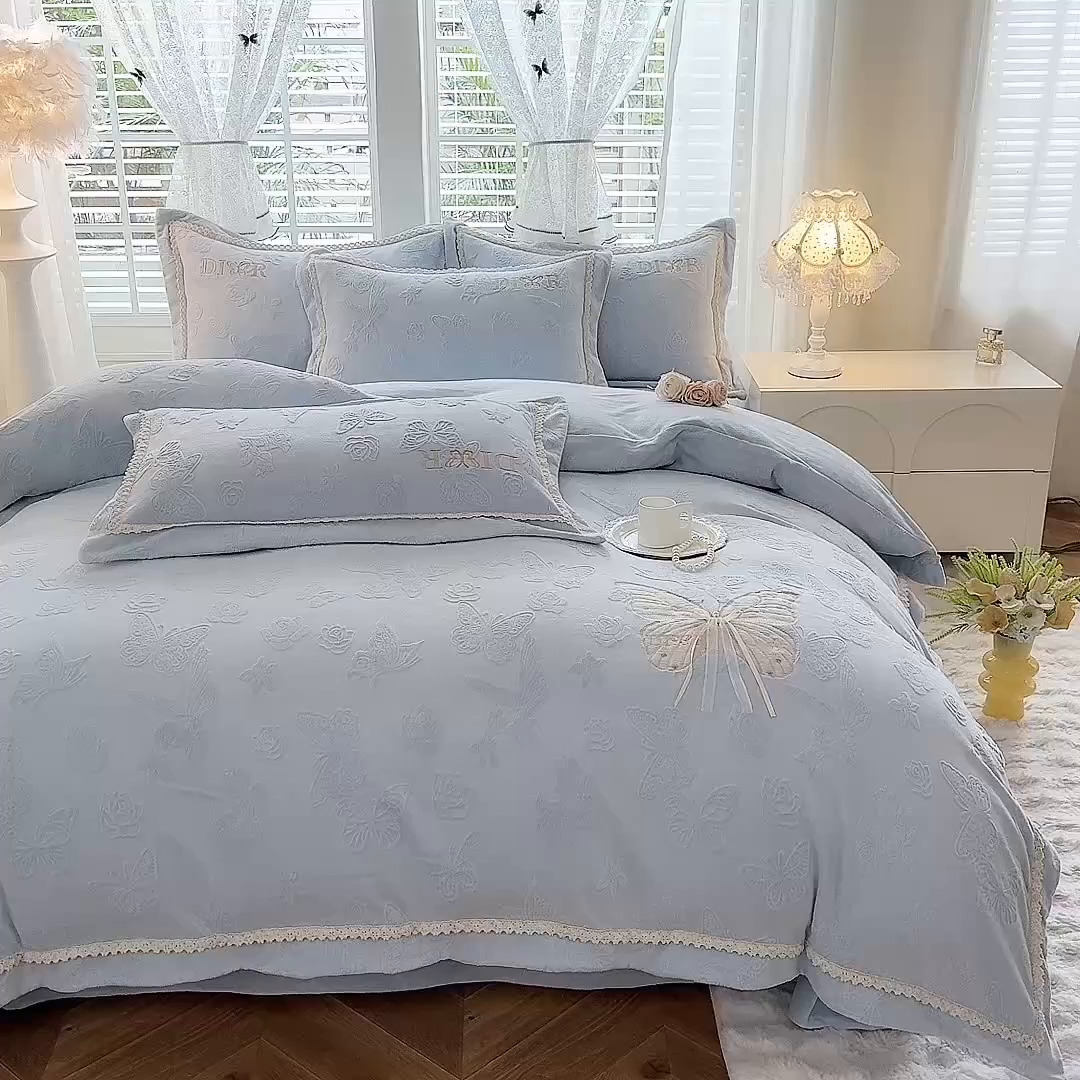 91家纺网 家纺一手货源 找家纺 艾唯希家纺 2025新款韩版雕花绒工艺四件套全消光牛奶绒-语蝶系列 语蝶-兰