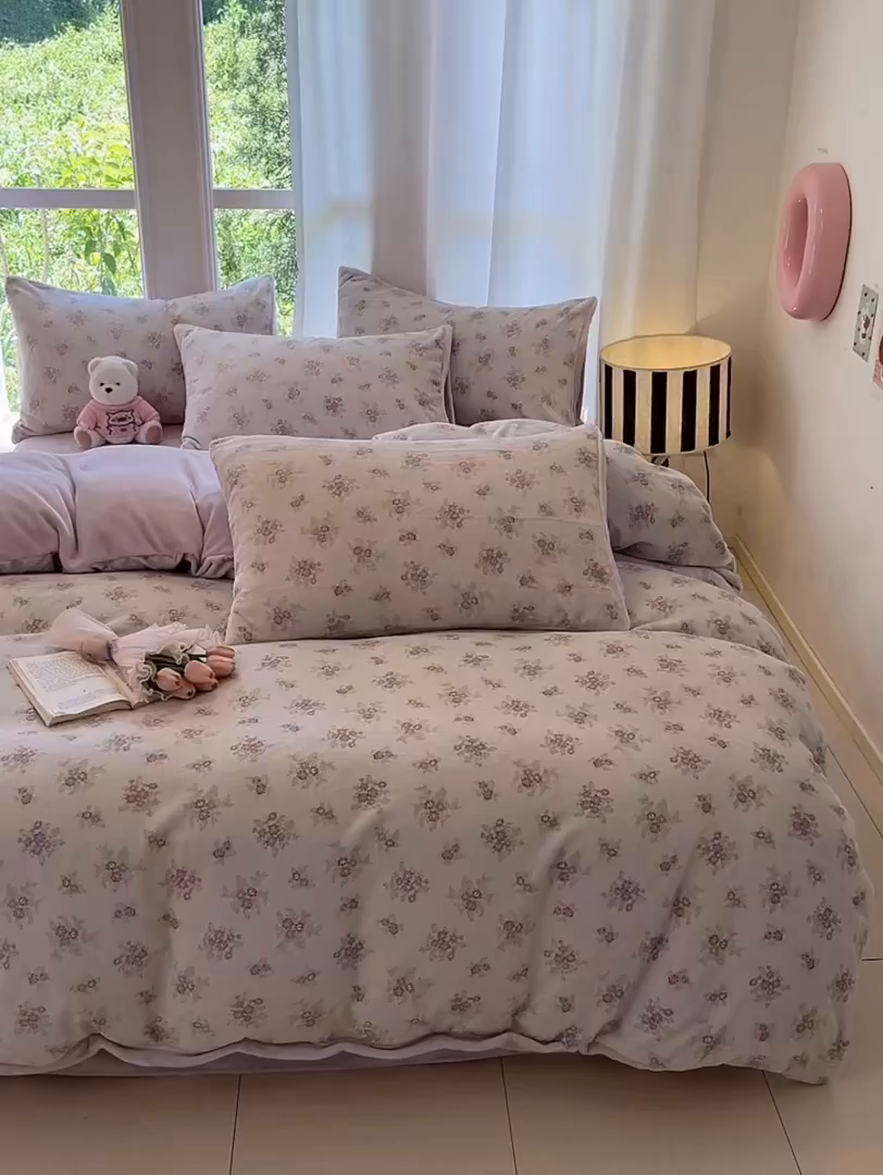 91家纺网 家纺一手货源 找家纺 慕澄家纺 2025新款小清新牛奶绒印花四件套 梦幻花语