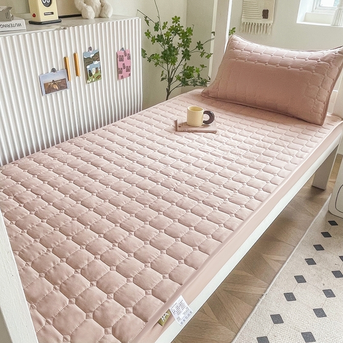 91家纺网 家纺一手货源 找家纺 （总）小禹仔家纺 2025新款亲肤面包格夹棉床笠-学生图