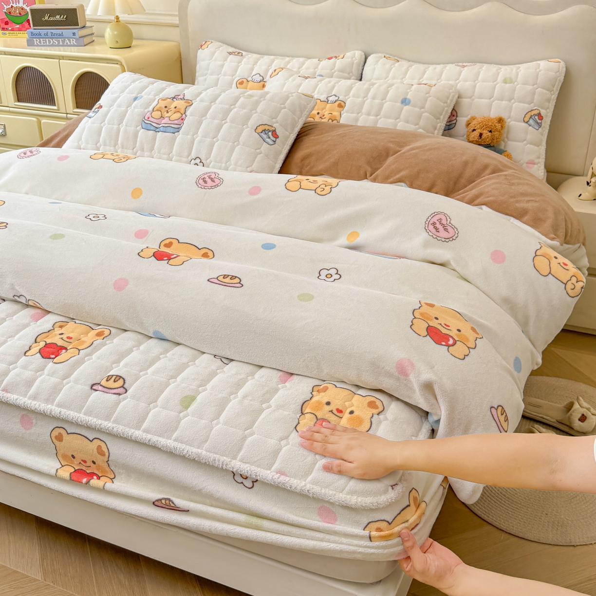 91家纺网 家纺一手货源 找家纺 （总）LIFE.丽芙 2025秋冬新款A类牛奶绒加厚夹棉床笠+被套组合四件套