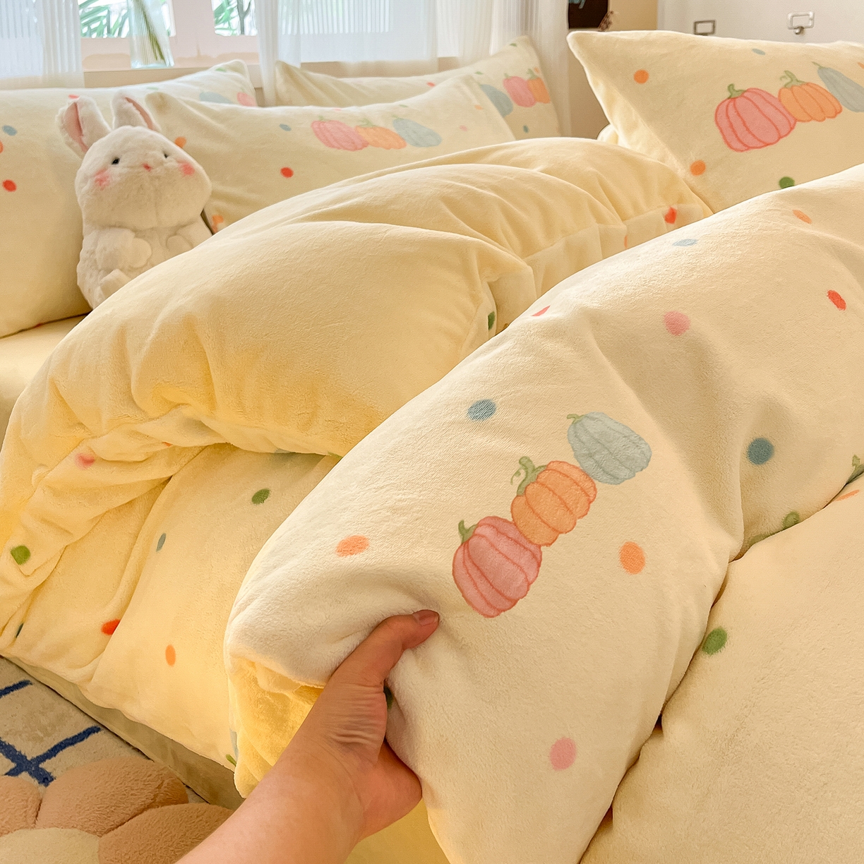 91家纺网 家纺一手货源 找家纺 慕澄家纺 2025新款小清新牛奶绒印花四件套 奶南瓜