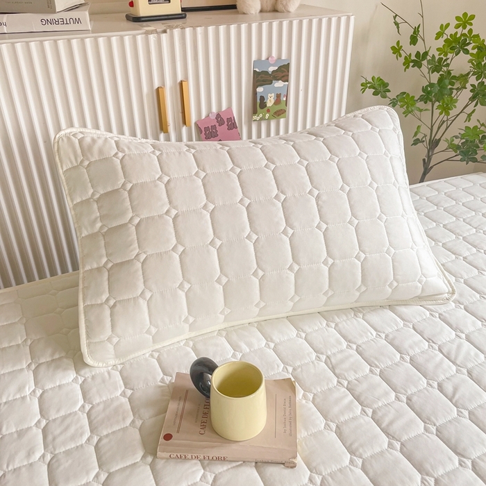 91家纺网 家纺一手货源 找家纺 小禹仔家纺 2025新款亲肤面包格夹棉床笠-学生图 面包格-白