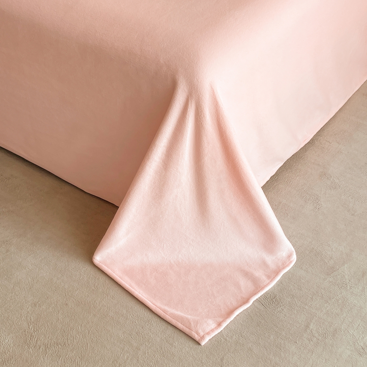 91家纺网 家纺一手货源 找家纺 新方向 2025新款高克重240克A类全消光刺绣牛奶绒四件套-蝶舞 蝶舞-蔷薇粉