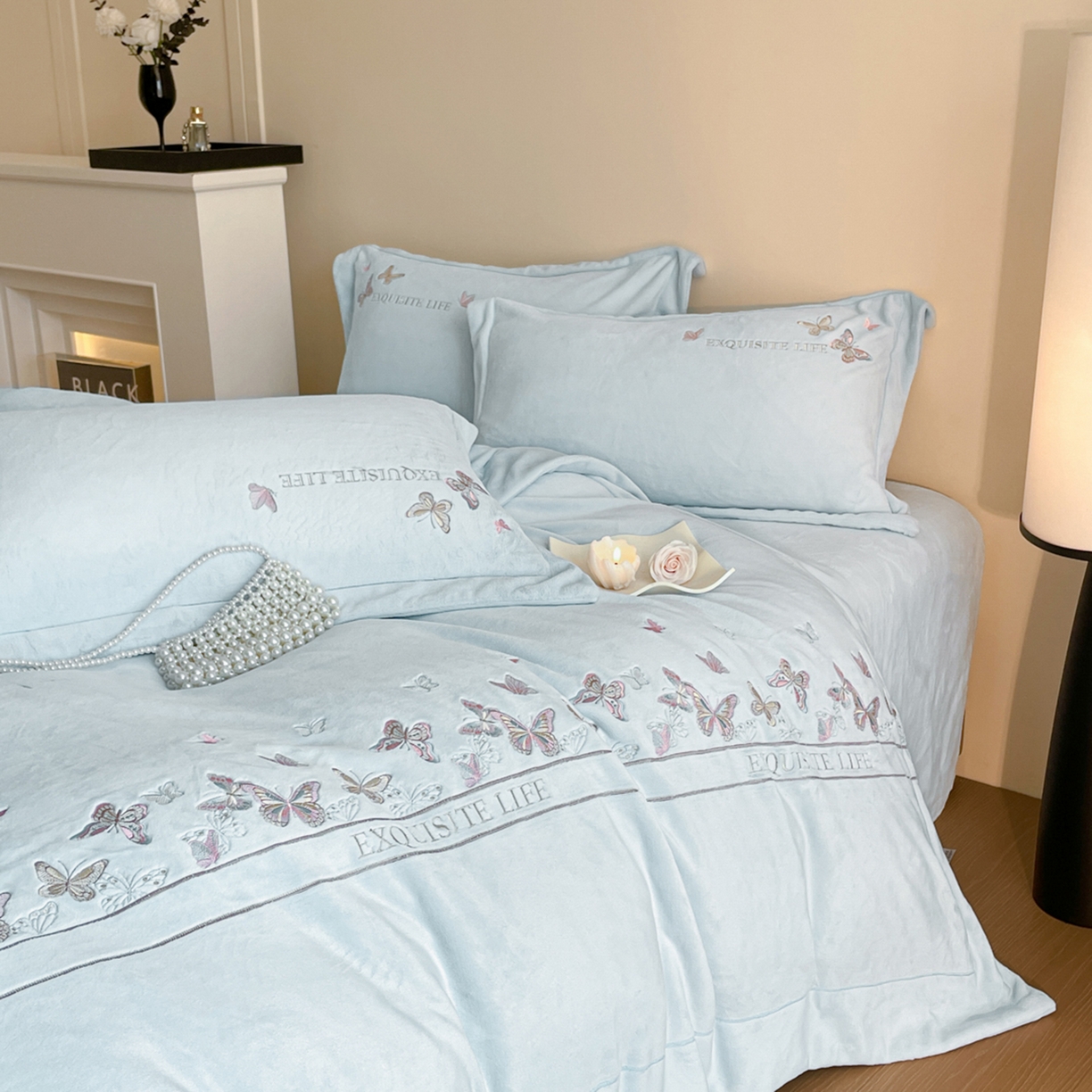 91家纺网 家纺一手货源 找家纺 新方向 2025新款高克重240克A类全消光刺绣牛奶绒四件套-蝶舞 蝶舞-星月蓝