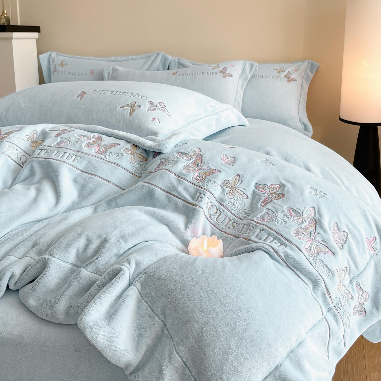 91家纺网 家纺一手货源 找家纺 新方向 2025新款高克重240克A类全消光刺绣牛奶绒四件套-蝶舞 蝶舞-星月蓝