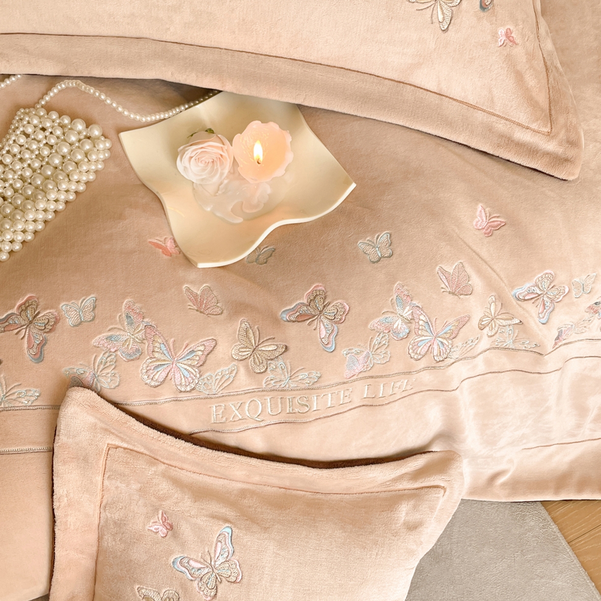 91家纺网 家纺一手货源 找家纺 新方向 2025新款高克重240克A类全消光刺绣牛奶绒四件套-蝶舞 蝶舞-香槟咖