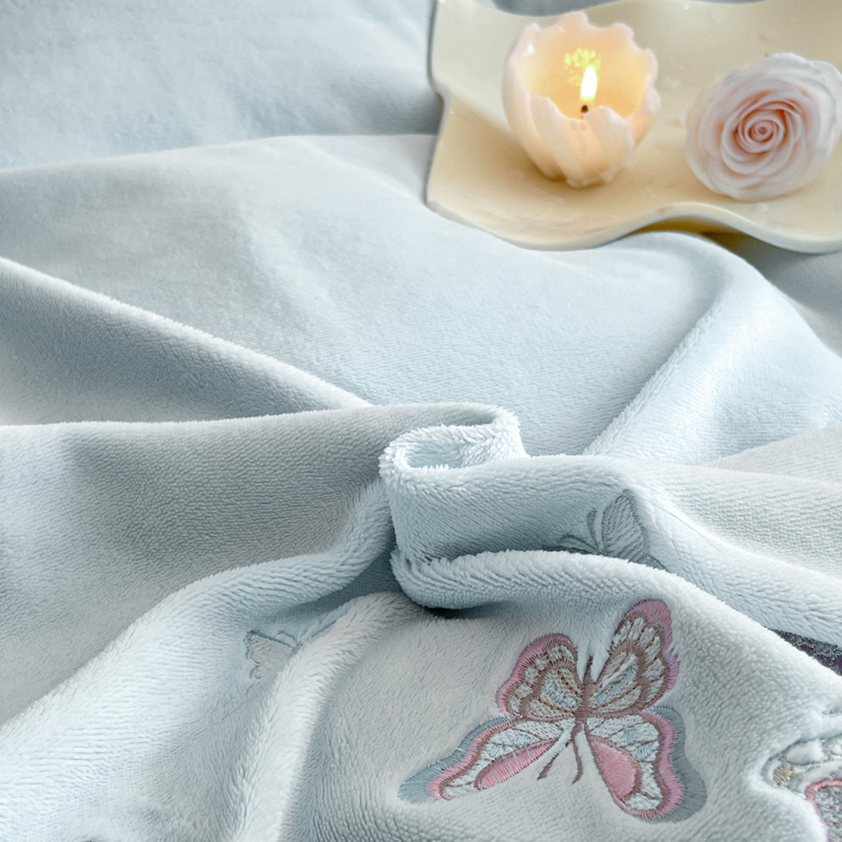 91家纺网 家纺一手货源 找家纺 新方向 2025新款高克重240克A类全消光刺绣牛奶绒四件套-蝶舞 蝶舞-星月蓝