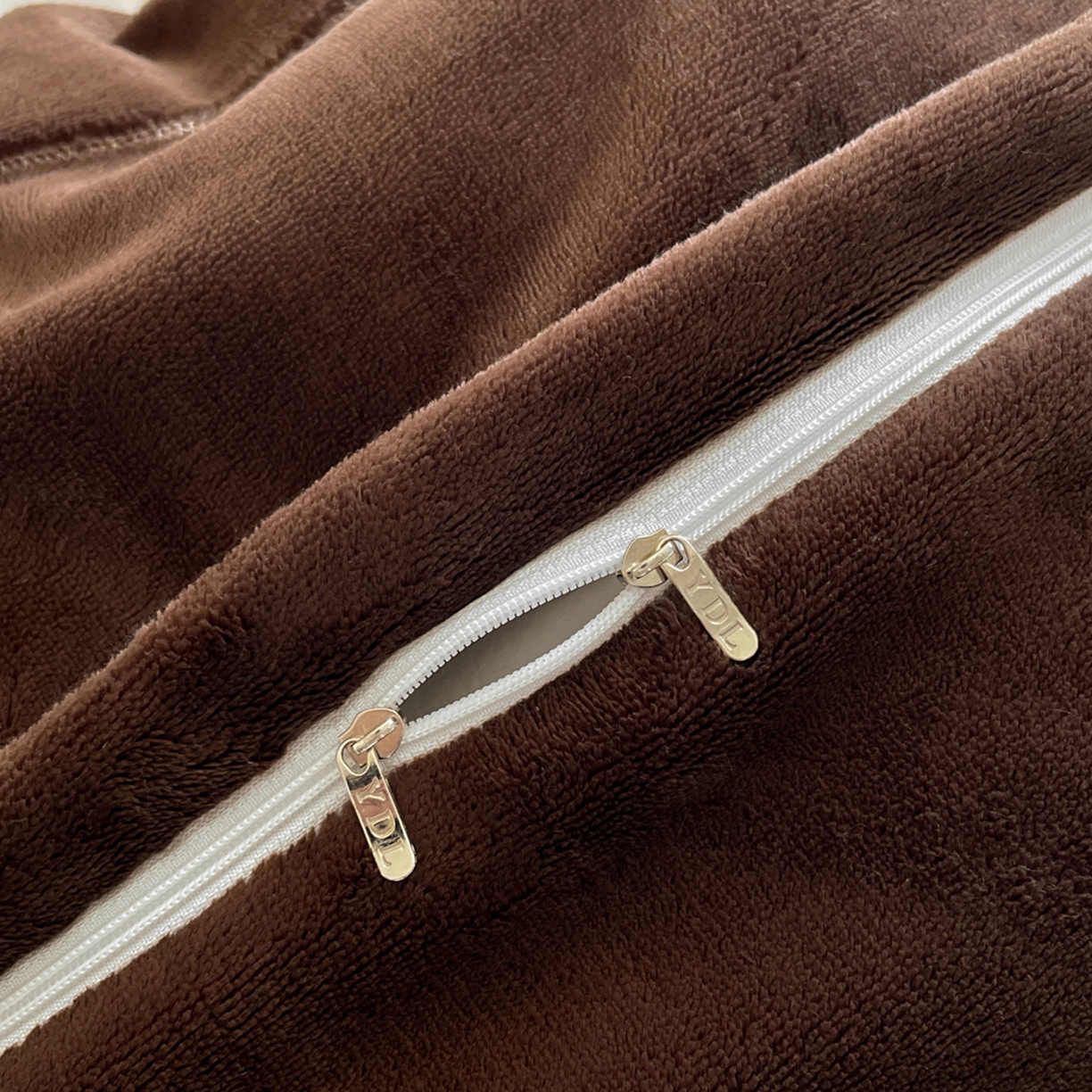 91家纺网 家纺一手货源 找家纺 新方向 2025新款高克重240克A类全消光刺绣牛奶绒四件套-蝶舞 蝶舞-香槟咖