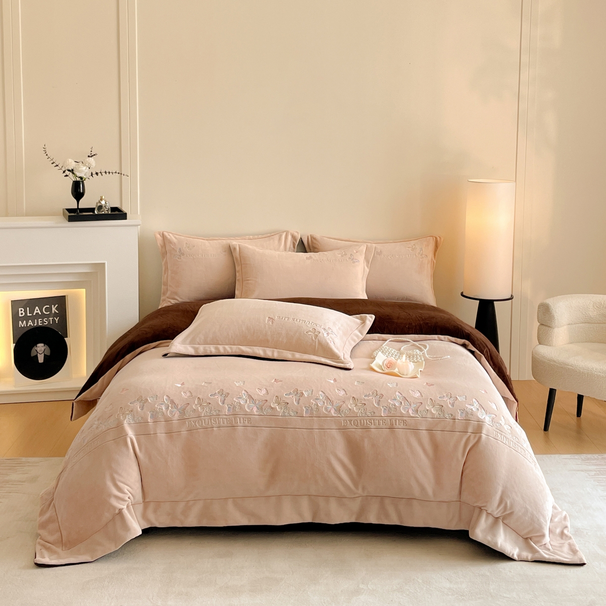 新方向 2025新款高克重240克A类全消光刺绣牛奶绒四件套-蝶舞 蝶舞-香槟咖