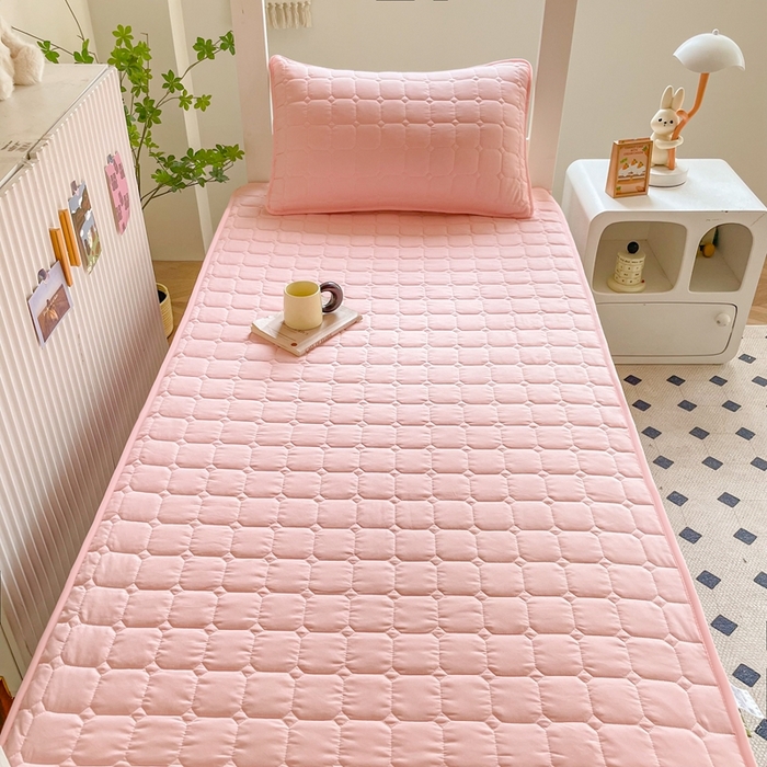 91家纺网 家纺一手货源 找家纺 小禹仔家纺 2025新款亲肤面包格夹棉床笠-学生图 面包格-粉