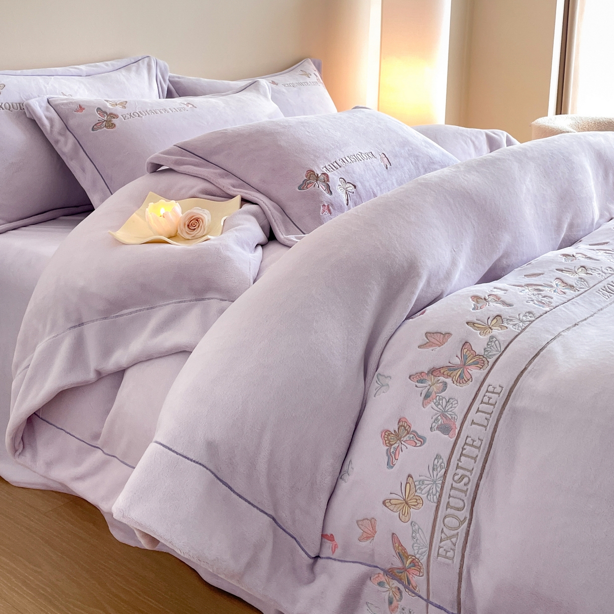 91家纺网 家纺一手货源 找家纺 新方向 2025新款高克重240克A类全消光刺绣牛奶绒四件套-蝶舞 蝶舞-魅紫
