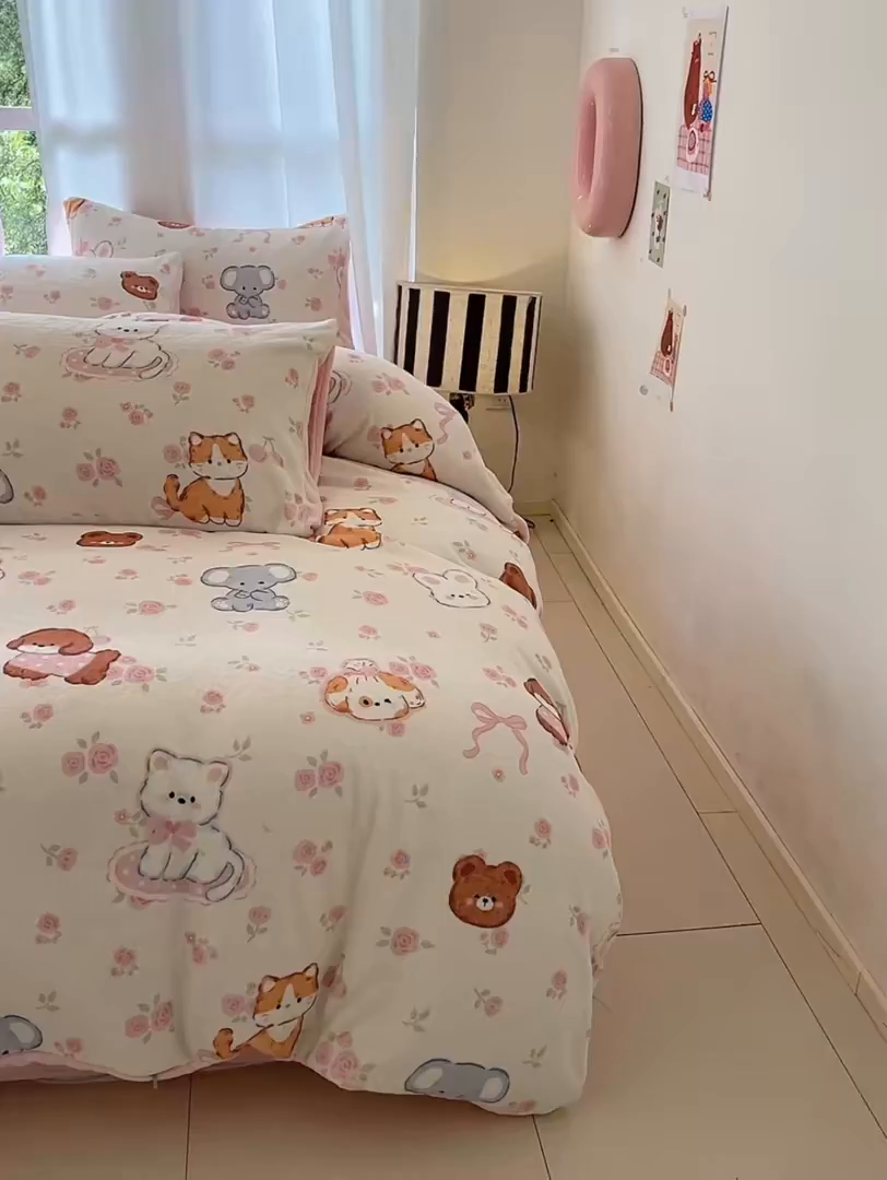 91家纺网 家纺一手货源 找家纺 慕澄家纺 2025新款小清新牛奶绒印花四件套 碎花小汪