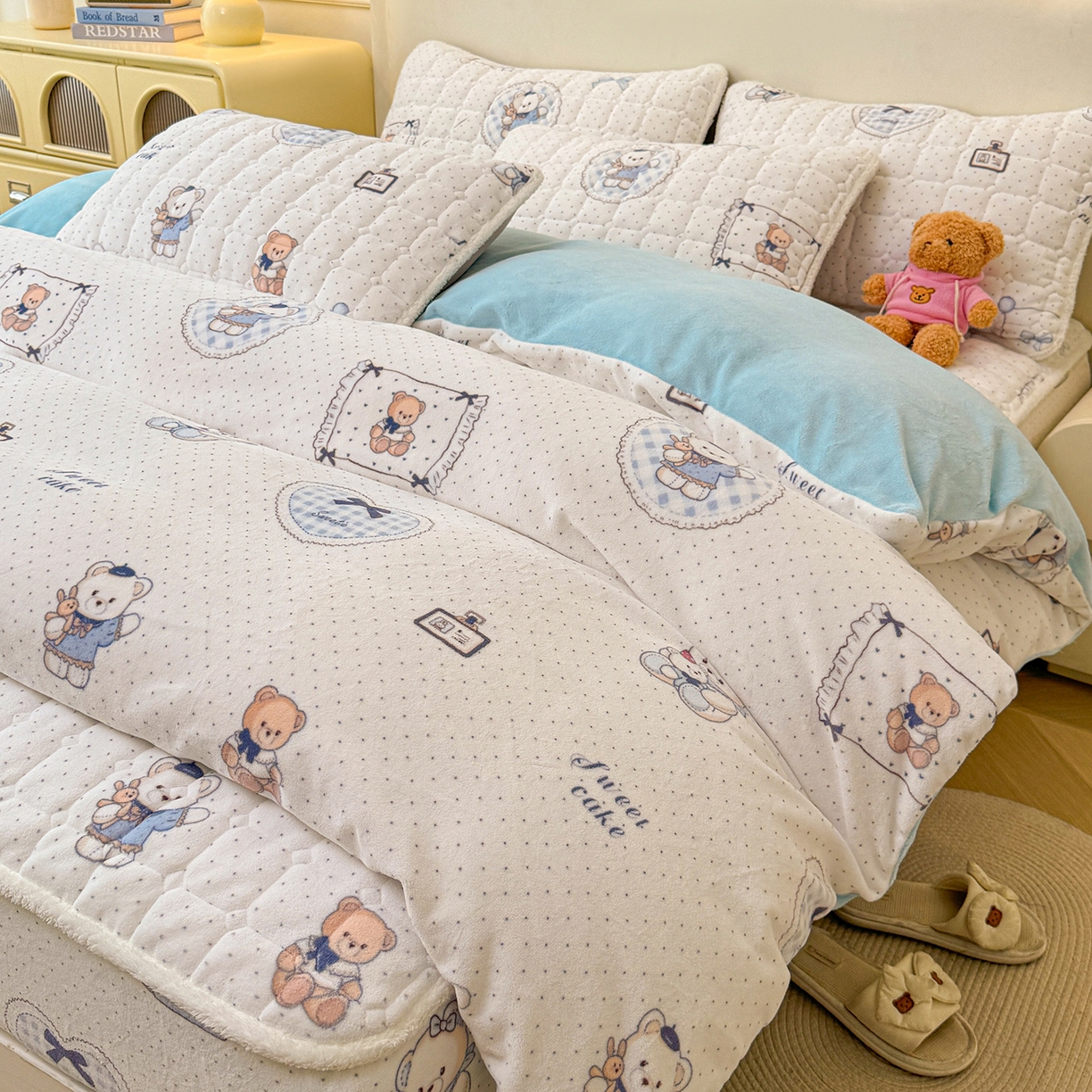 91家纺网 家纺一手货源 找家纺 LIFE.丽芙 2025秋冬新款A类牛奶绒加厚夹棉床笠+被套组合四件套 贝果宝贝