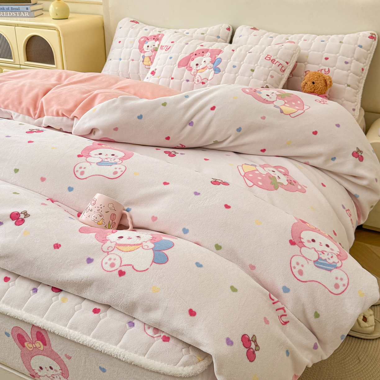 91家纺网 家纺一手货源 找家纺 （总）LIFE.丽芙 2025秋冬新款A类牛奶绒加厚夹棉床笠+被套组合四件套