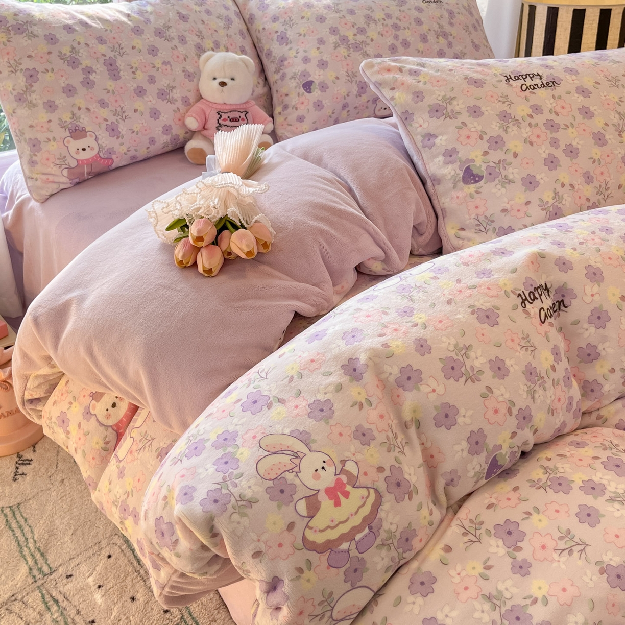 91家纺网 家纺一手货源 找家纺 慕澄家纺 2025新款小清新牛奶绒印花四件套 碎碎紫兔