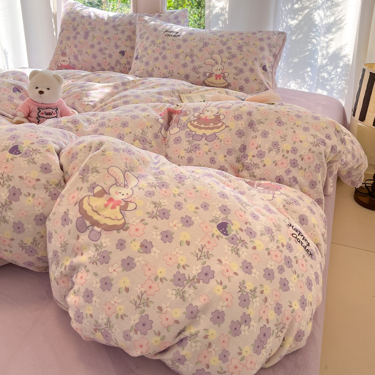 91家纺网 家纺一手货源 找家纺 慕澄家纺 2025新款小清新牛奶绒印花四件套 碎碎紫兔