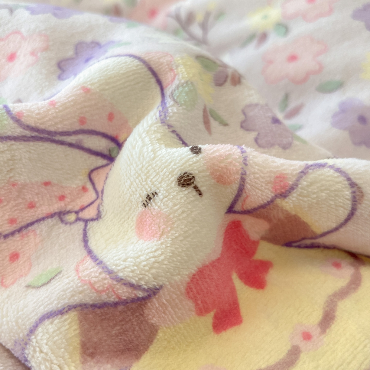 91家纺网 家纺一手货源 找家纺 慕澄家纺 2025新款小清新牛奶绒印花四件套 碎碎紫兔