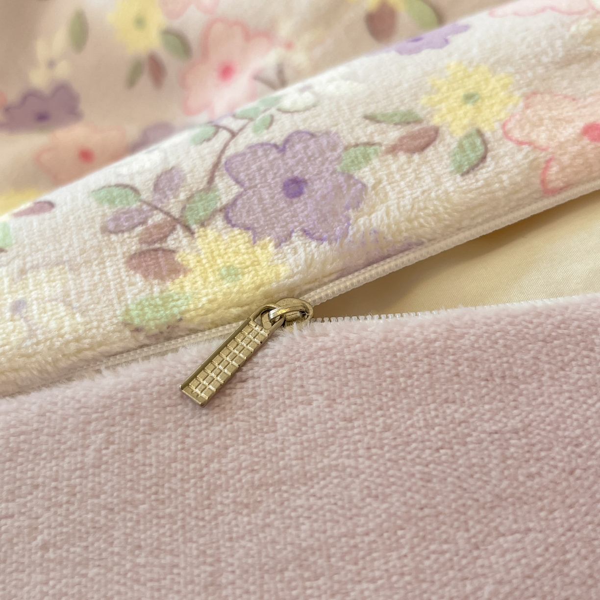 91家纺网 家纺一手货源 找家纺 慕澄家纺 2025新款小清新牛奶绒印花四件套 碎碎紫兔