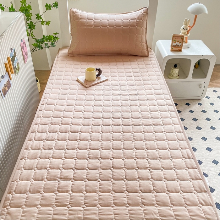 91家纺网 家纺一手货源 找家纺 小禹仔家纺 2025新款亲肤面包格夹棉床笠-学生图 面包格-卡其