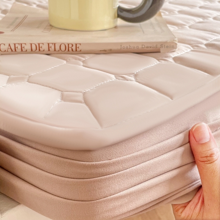 91家纺网 家纺一手货源 找家纺 小禹仔家纺 2025新款亲肤面包格夹棉床笠-学生图 面包格-卡其